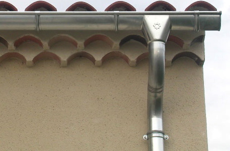 Pose et remplacement de gouttières en aluminium, zinc et PVC - ENTREPRISE  DE TRAVAUX D ISOLATION