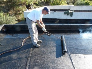 Les cinq étapes de la construction d’un toit plat en EPDM