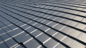 découvrez l'impact crucial du choix d'un panneau isolant pour la toiture sur l'efficacité énergétique de votre maison et sur votre confort quotidien.